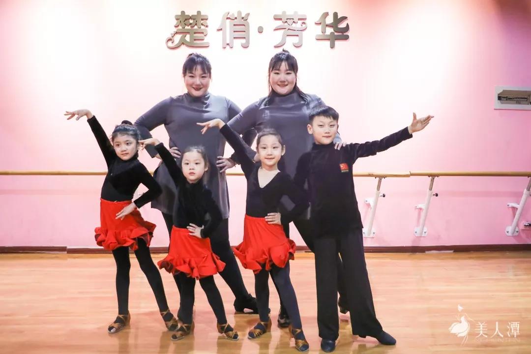 95后雙胞胎楚俏組合