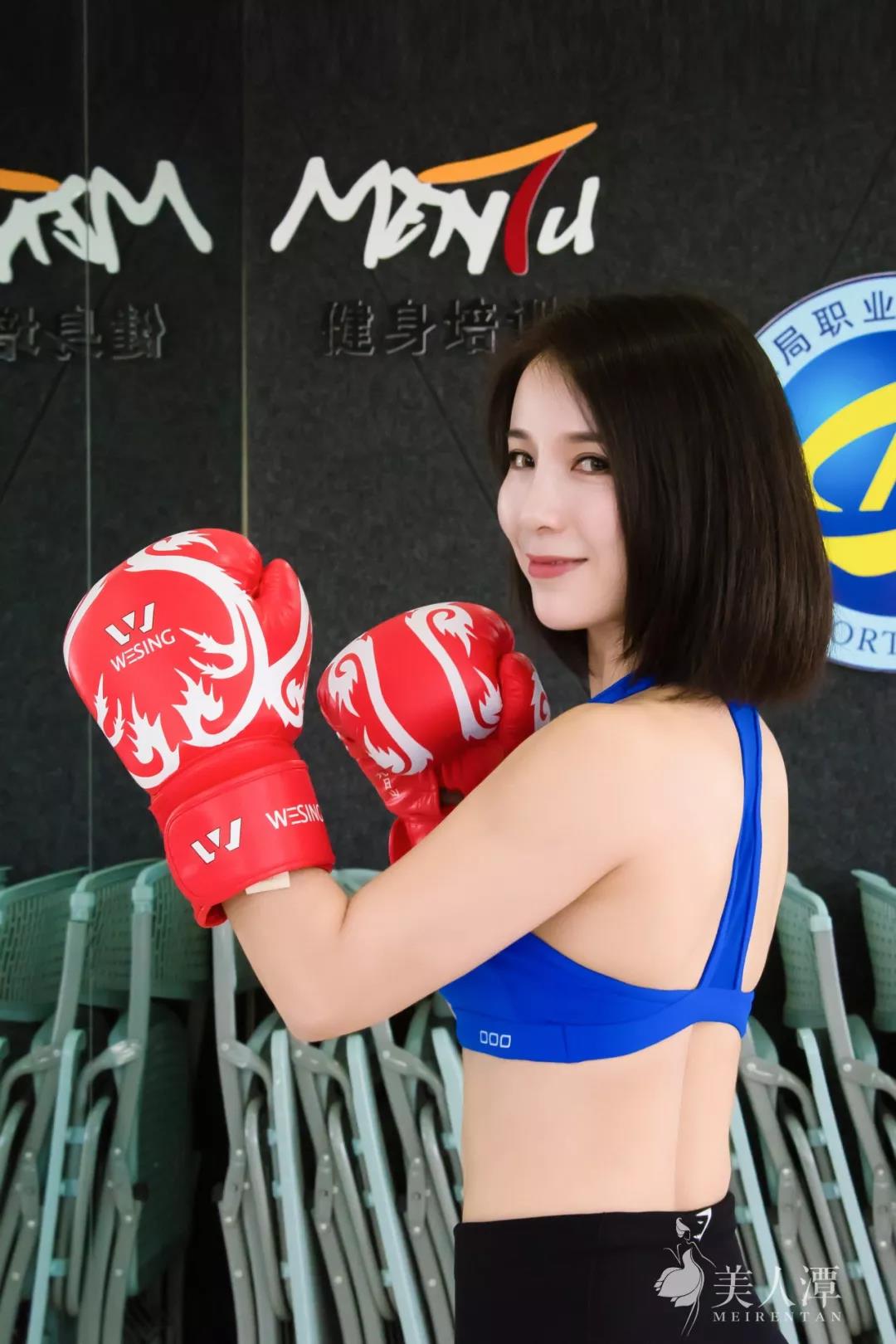 她陪母親鍛煉，結(jié)果練成比基尼小姐，“魔鬼”女教練這樣養(yǎng)成！