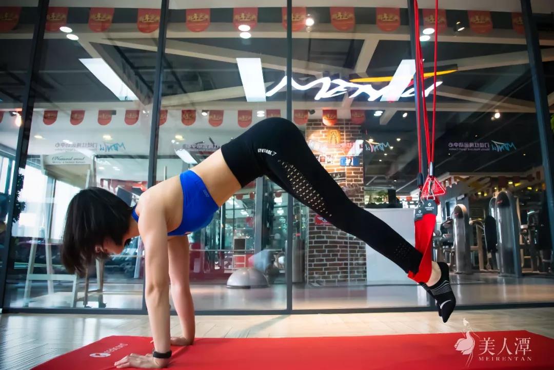 她陪母親鍛煉，結(jié)果練成比基尼小姐，“魔鬼”女教練這樣養(yǎng)成！
