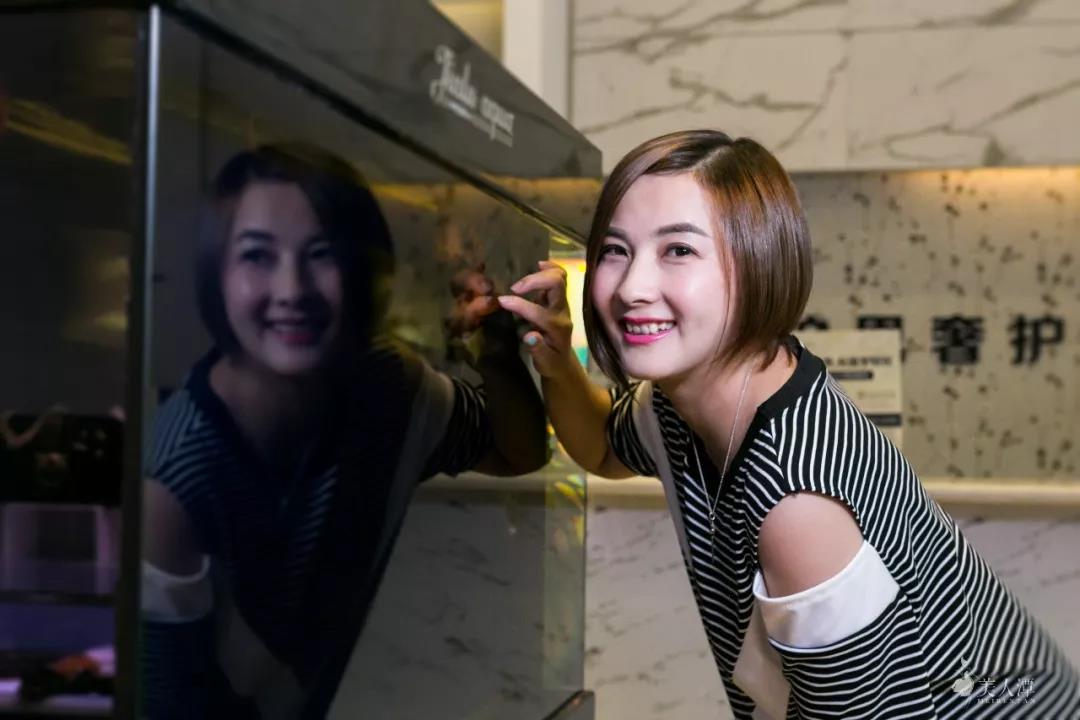 奢侈品背后的美女管家們