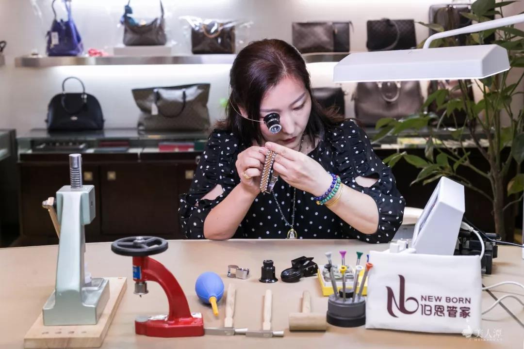 奢侈品背后的美女管家們