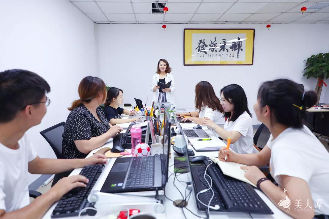 美人潭|職場女神 統(tǒng)一企業(yè)中原禮品營銷部市場傳媒總監(jiān)王琳：人生不被定義