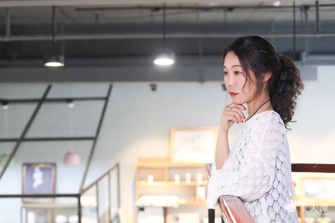 美人潭|文藝女神 自由插畫師袁小真:藏進(jìn)彩色泡泡里的女人